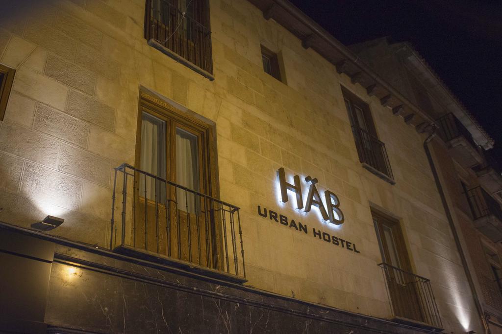 Hab Urban Hostel Segovia Bagian luar foto